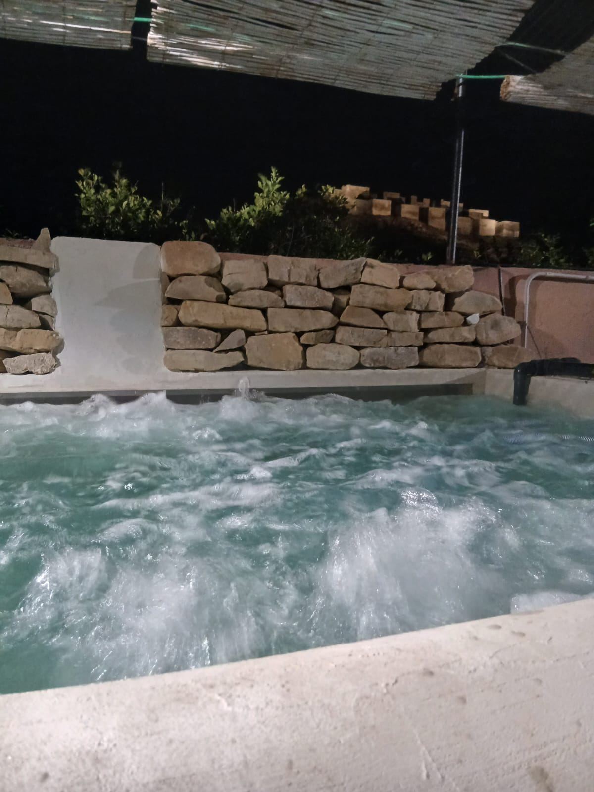 Zona de hidromasaje, de noche